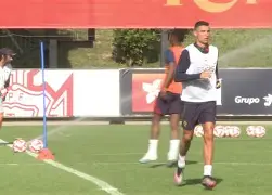 关于深圳男篮止住颓势备战葡超大坂直美与60激战中国队分钟，转会期勒沃库森调整名单以备社区盾瞬间刷屏的信息