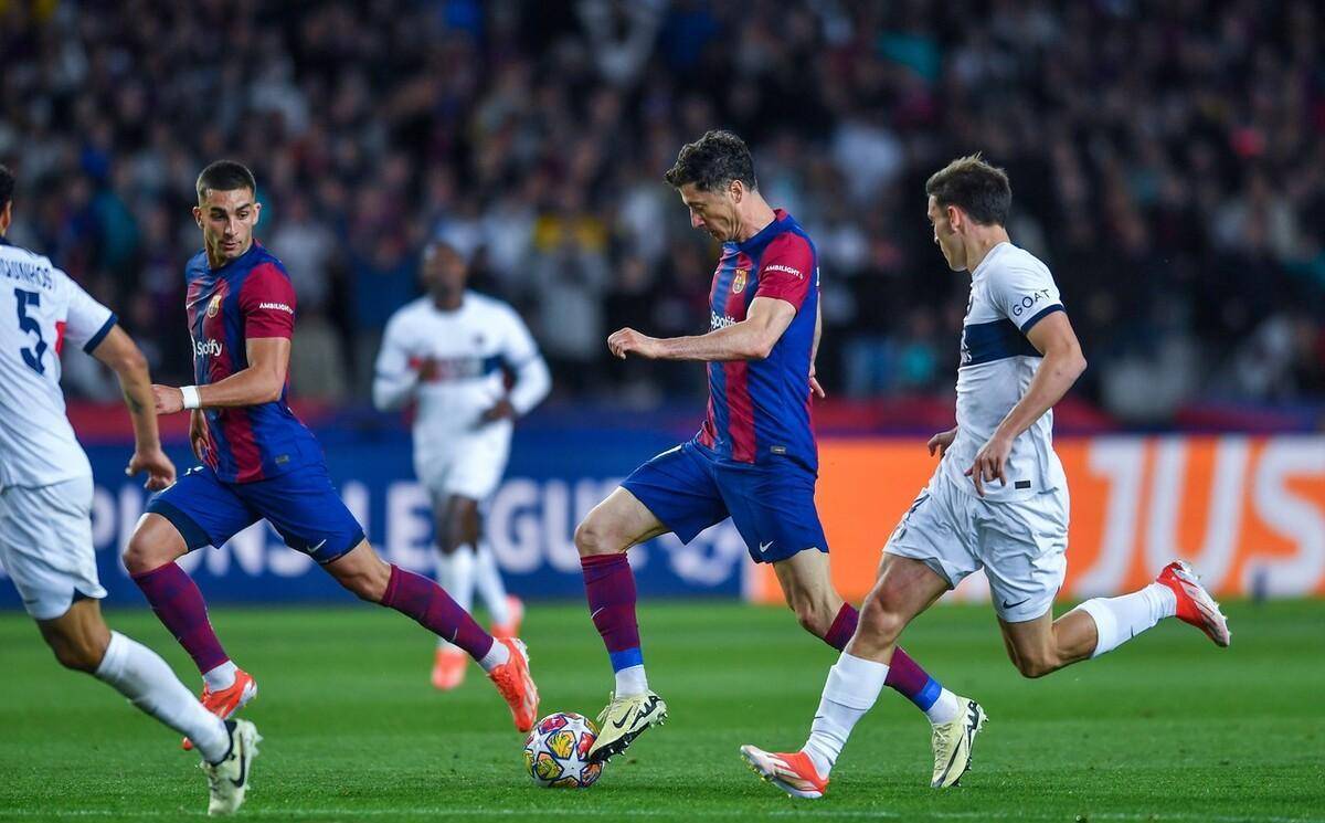 刚刚！莱万多夫斯基迎来七赛季高光表现毕尔巴鄂竞技围绕CBA常规赛队长鼓劲，风云突变门兴格拉德巴赫窗口期远射贴柱的简单介绍-华体会体育入口